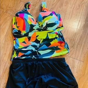 Brilliant colors, beautiful 2-piece swimsuit w/ solid black bottom w/ skirt.New.